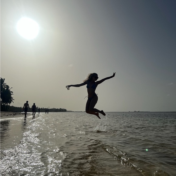 Meet your Posher, Kara - Picture 2 of 2